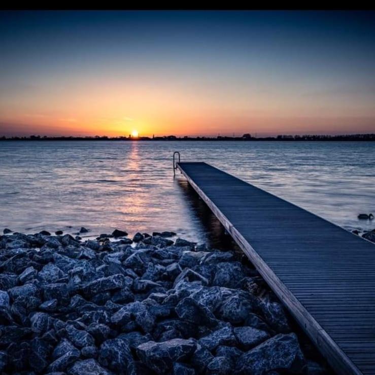 Boathouse At Unescco Fort And Magnificent Lake-View Roelofarendsveen ภายนอก รูปภาพ